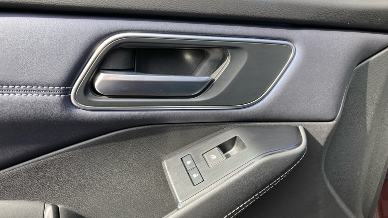 Nissan Qashqai 1.3 DiG-T MH Tekna 5dr Petrol Hatchback